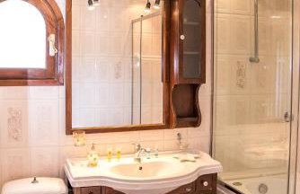 Paradise Bar Apartments - Photo 10