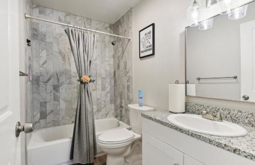 Modern Rental Near Medical Center, Six Flags, UTSA, La Cantera, Lackland AFB - Foto 29