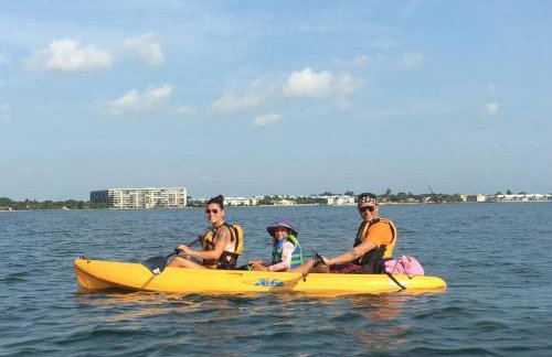 Spacious villa, pool, water views, walk to beach - Foto 28