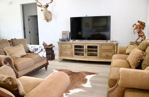 New SW Inspired Home, 9 Guests, Tesla Ready, Pet Friendly - Foto 1