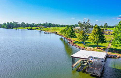 Van Vacation Retreat with Private 300-Acre Lake! - Photo 37