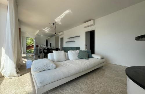 Modern and Elegant apartment with a spacious sea view terrace overlooking Palmaria Island Bright designer interiors Fully equipped Up to 6 guests Private parking Aircon All the comforts for a perfect stay - Foto 14