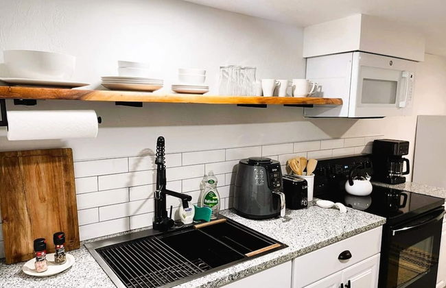 Rustic Gem 5min-asian District Full Kitchen - Photo 6