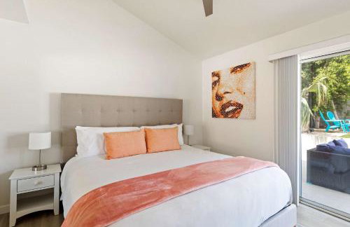 Experience Modern Luxury at Desert Hideaway - Foto 8