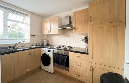 5 Bed Townhouse with Garden & Parking by BrumStay UK - Foto 46