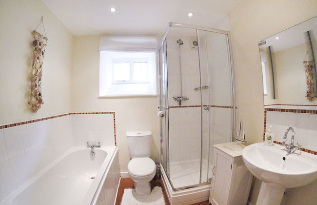 Bryn Melyn Farm Cottages- 5 Luxury Cottages In A Stunning Setting with Wood Fired Hot Tub - Photo 23