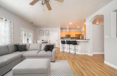 Central Bliss near parks & shops - Photo 1