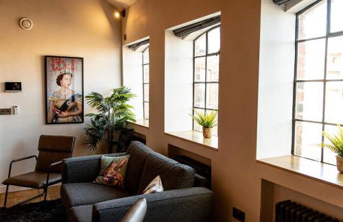 DJH Homes - Luxurious and chic 3BR Grade II Industrial House with log burner and electric blinds - JQ, Birmingham City - Foto 15