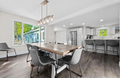 Lakefront - Spacious Family Getaway with Dock! - Foto 19