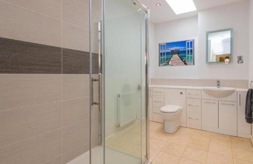 Countryside 2 Bed Bungalow with Stunning Views Free WiFi and Parking Ideal for Business and Leisure - Photo 14