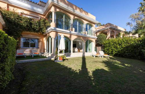 Large Ground Floor Apartment with Private Garden and Beach Access - Photo 47