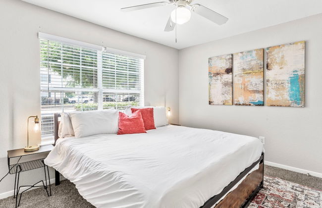 Comfy 2BR King Suite w Gym Pool Close to DT - Foto 4