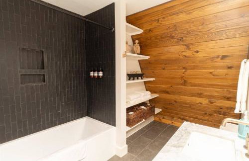 Newly Built, Mid-Lakeside A-Frame with Hot Tub and Steam Shower - Foto 29