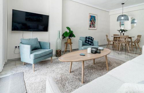 Sensational and Exotic 3-Bedroom Retreat in Nueva Andalucia with a Palm Garden - Foto 3