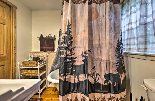 Cabin with Trails and Creek! 23 Mi to Camelback Slopes - Foto 17