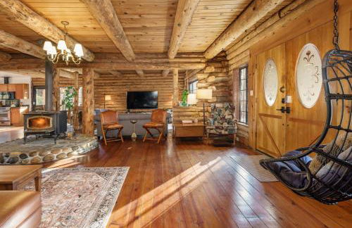 Log Cabin sleeps 20 with hot tub, EV Charger, firepit - Foto 20