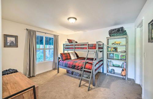 Dreamy Riverside Cabin with Fireplace and Grill - Foto 18