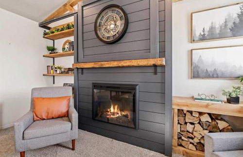 Modern Cabin Vibes, Vaulted ceilings, Sleeps 8! - Foto 9