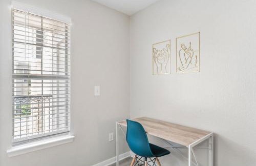 Spacious 2BR King Suites w Pool, Gym, Laundry - Close to Downtown - Foto 21