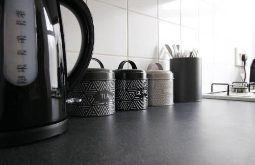 2 Bedroom City Apartment - 20mins Walk to Cabot Circus, With Free Wi-Fi & Off-Peak Parking Included - Foto 19