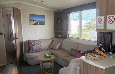 Serenity 2 and Serenity 1 Central lounge sleeps 6 3 bedrooms with 2 bathroom - Foto 6