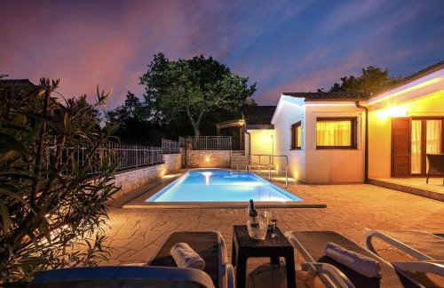 Einzigartige Villa mit Salzwasserpool, Panoramablick, Bikes, Trampolin, Tischtennis - Foto 33