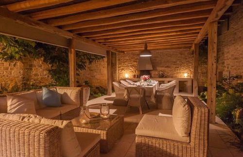 Villa Charlotte for 14 persons with 73m2 Pool in Central Istria - Daily Housekeeping & Breakfast Service - Foto 3