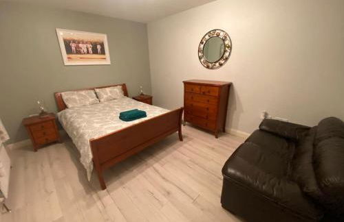 Sleeps 18 Double Decker Bus Hot Tub Sauna Cinema Pets - Foto 9