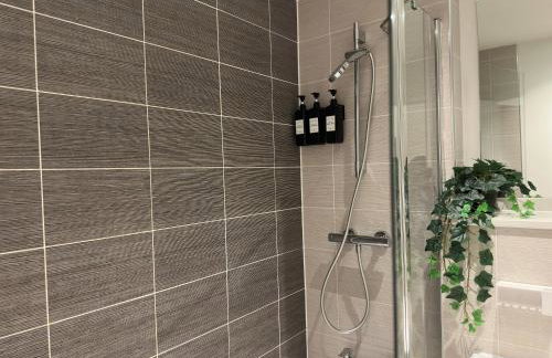 Cozy City Centre Apartment with Free Gym and Free Coffee - Photo 54