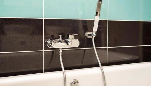 4 Bed Detached Home-Gloucester-Sleeps 10-Parking for 3-Work or Leisure - Foto 2