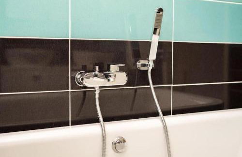 4 Bed Detached Home-Gloucester-Sleeps 10-Parking for 3-Work or Leisure - Foto 2