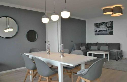 Skyline Appartement mit Pool and Netflix - Foto 37