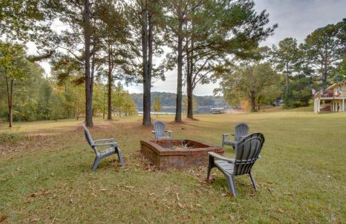 Lakefront Westminster Retreat with Boat Dock! - Foto 30