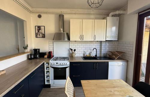 Charmante petite maison en plein centre-ville - Photo 5