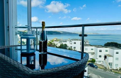 Luxury Sea View Apartment with Multi Room Balcony And Private Onsite Parking Only 300M From the Beach - Foto 21