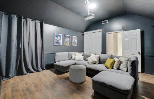 Tropical Pool Oasis - 5 BR Foosbal Cinema - Photo 18