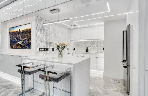 Versace Mansion Neighbor (Floor 1) Sleeps 9 - Foto 10