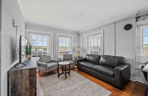 Discover Conway Trendy Downtown Loft - Photo 1