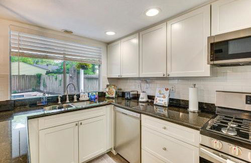 Pet-Friendly Spring Home with Private Pool and Hot Tub - Foto 9