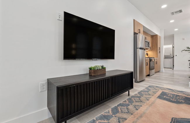 The Continental, powered by Placemakr - Downtown - Market Square - Photo 59