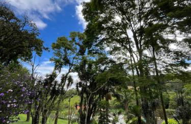 Chácara Casa Amarela - estrutura completa de lazer - ambientes elegantes e exclusivos - campo de futebol e bocha - piscina - lareiras - 10 min Rota do Vinho - Foto 6