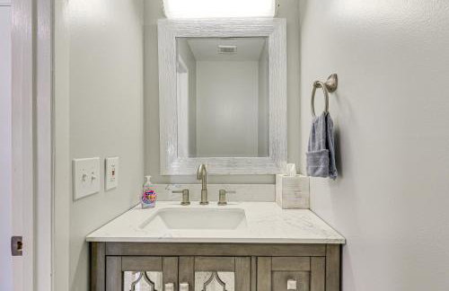 10 Mi to Navarre Beach! Waterfront Rental w/ Pool - Foto 21