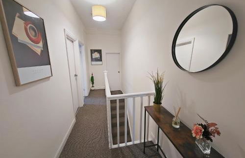 Central Manchester Modern 4 Bed House - free parking - Foto 37