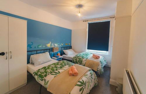 Seren, Free Parking, Close to Train Station, Pool table, sleeps 1-7guests - Foto 5