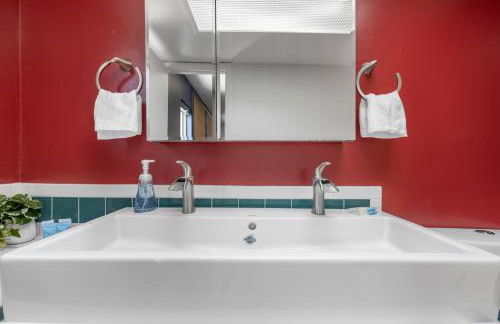 Relaxing Coastal Comfort - Heated Pool - Photo 24