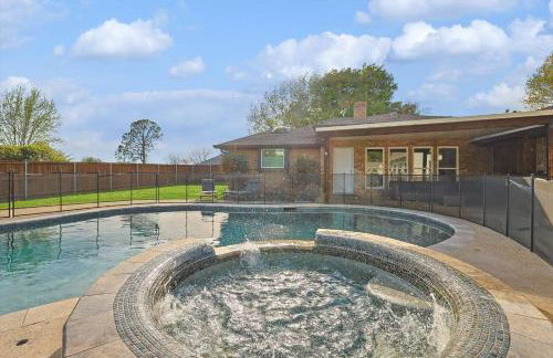 Gorgeous 4BR Holiday Home with Huge Yard and Pool - Foto 9