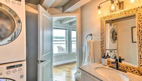 Unmatched Lakefront Home! - Foto 3