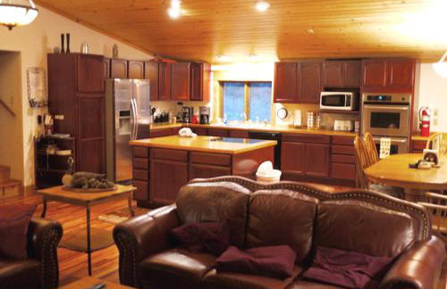 Secluded Lodge Rental for Large Groups in Lewis and Clark National Forest, Montana - Foto 2