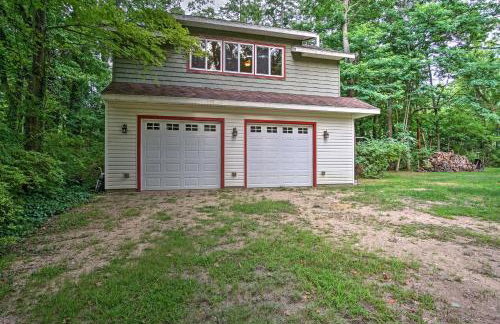 Harbert Cottage with Fire Pit Half Mile to Beach! - Foto 22