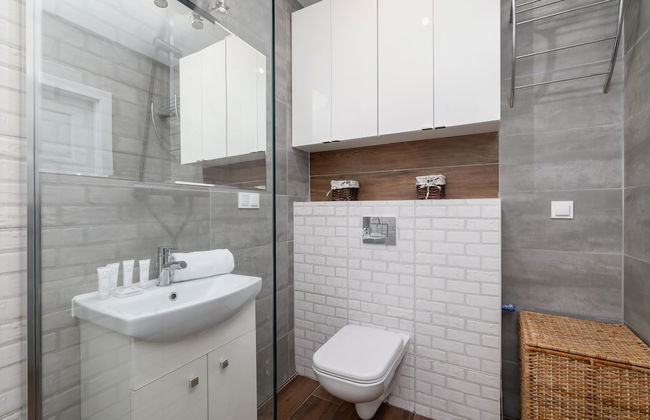 5th Floor Studio in Katowice by Renters - Photo 15